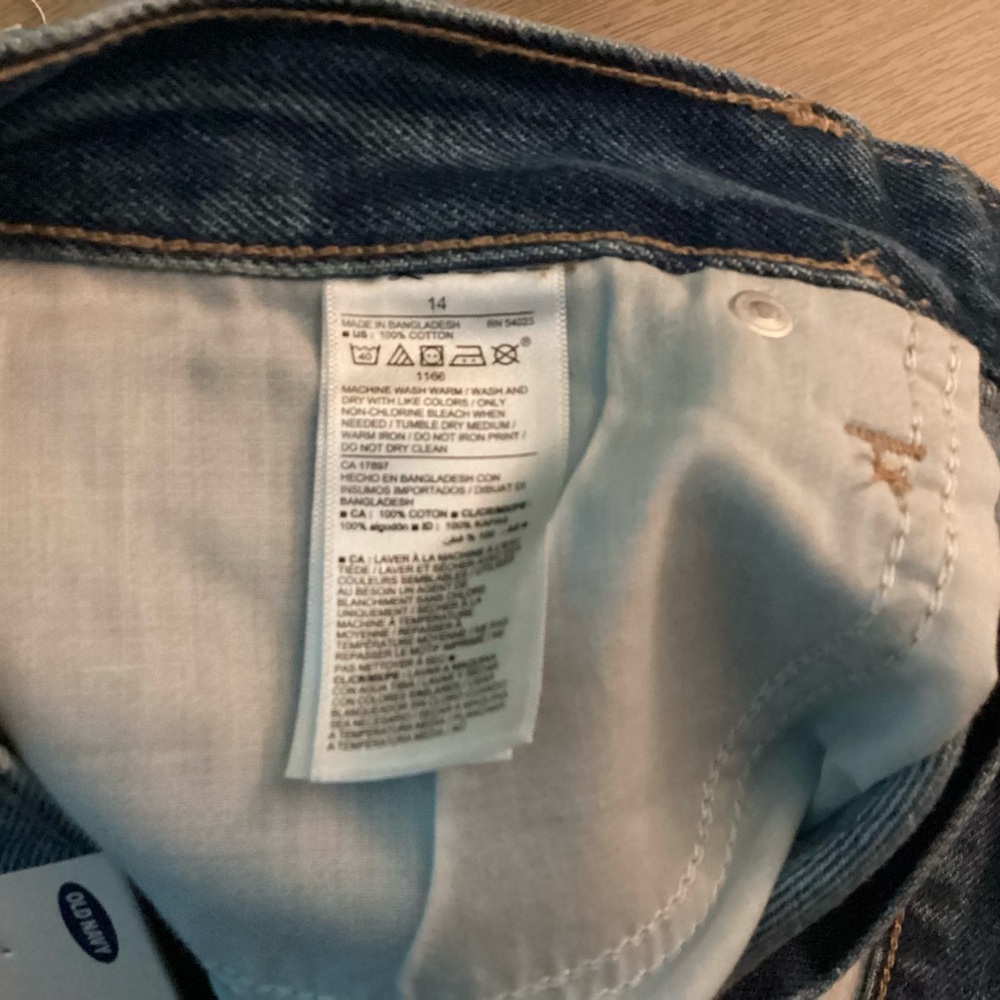 Old Navy NWT Distressed Dad Jean Shorts - 5 inch inseam - Picture 7 of 12